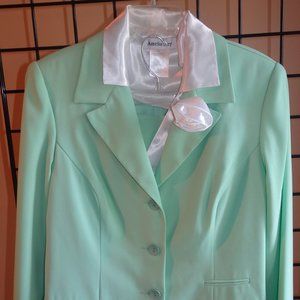 Amelia Kay Pantsuit in Mint Green with Silk Collar/Petal | Sz.: 14